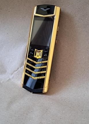 Новый мобильный телефон vertu signature
