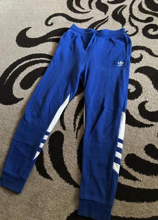 Спортивные штаны adidas