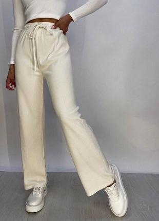 Трикотажные в рубчик базовые широкие прямые свободные женские на высокую посадку брюки черные лавандовые фиолетовые молочные белые