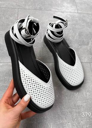 Босоніжки erika з перфорацією з натуральної шкіри