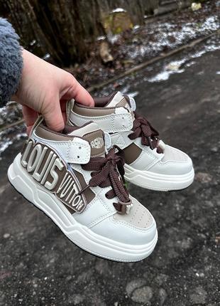 Демисезонные высокие кроссовки на липучке