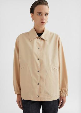 Женская бежевая ветровка бомбер