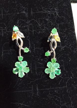Серьги с натуральными прозрачными изумрудами и цветными сапфирами