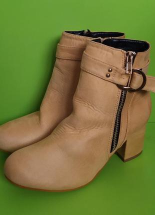 Светло жёлтые песочные ботильоны на устойчивом каблуке, 38