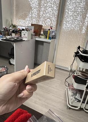 Матовая помада burberry