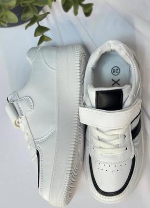 Стильная моделька детских кроссовок