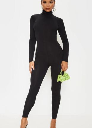 Черный комбинезон prettylittlething