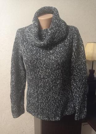 Фирменный свитер с хомутом,крупная вязка.