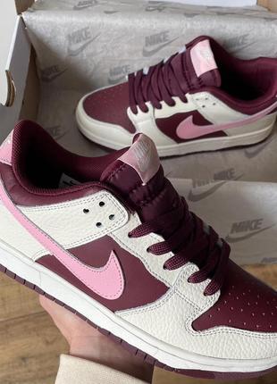 Nike sb dunk low burgundy
