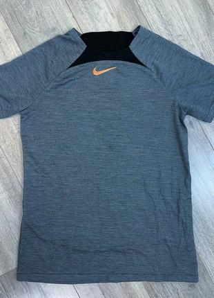 Женская спортивная футболка nike running