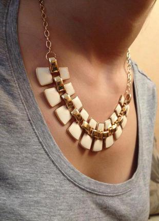 Красивое бежевое ожерелья подвеска колье модное