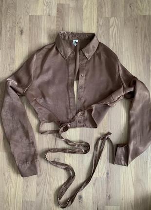 Блуза с открытой спинкой на завязках