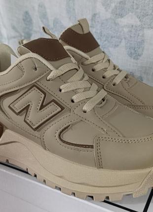 Кроссовки женские