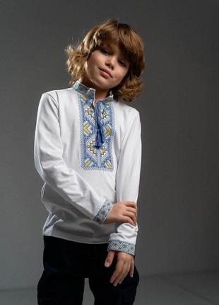 Чорна біла вишиванка