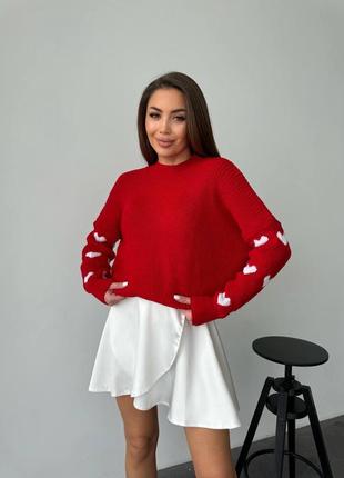 Жіночий светр з сердечками