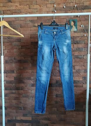 Джинсы