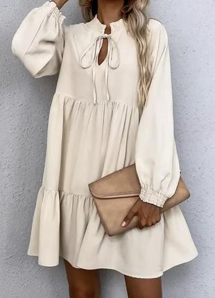 Платье с шнуровкой, свободным кроем и длинными рукавами