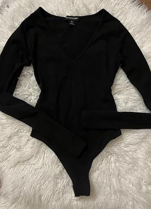 Боди чёрное лонгслив prettylittlething