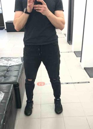 Рваные джинсы карго pull & bear