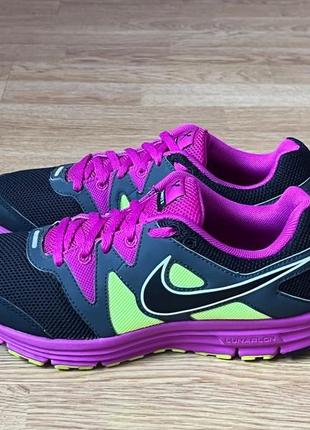 Кроссовки nike оригинал 37 размера в идеальном состоянии