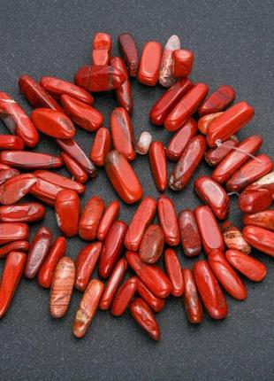 Нитка натурального каменю червона яшма крихта "гойдалка" d-20х8мм l-39 см +-