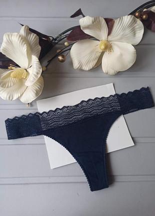 Хлопковые трусики стринги с широким кружевом