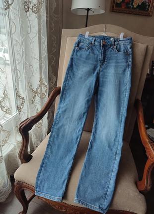 Прямые джинсы