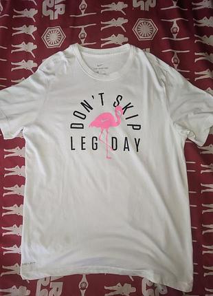 Футболка спортивна nike tee dri feet
