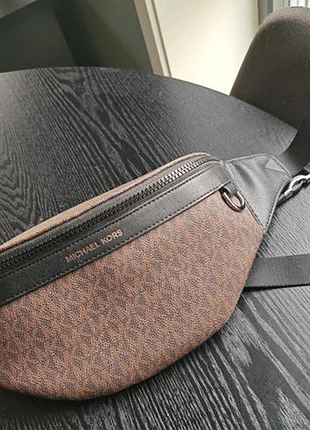 Стильная сумка бананка michael kors