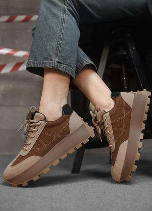 Кроссовки женские