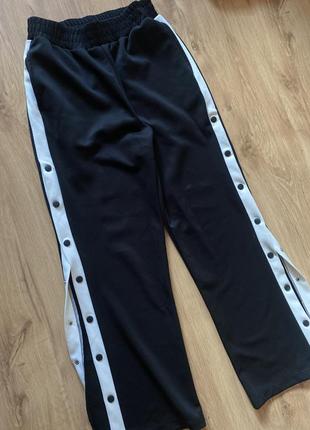 Брюки на застежках женские