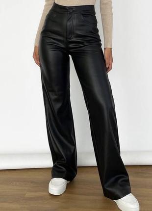 Кожаные черные штаны