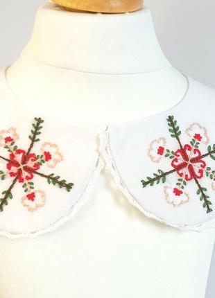 Вышитый накладной воротник