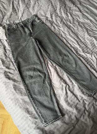 Мом-джинси levis