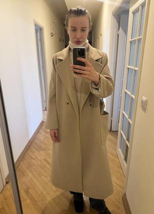 Идеальное бежевое пальто