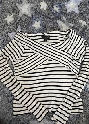 Кофточка в полоску с открытыми плечами