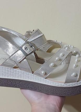 Босоніжки жіночі