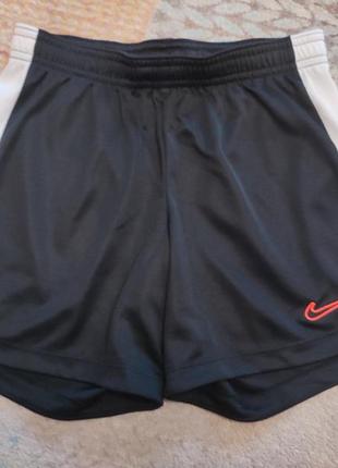 Спортивні шорти lose nike