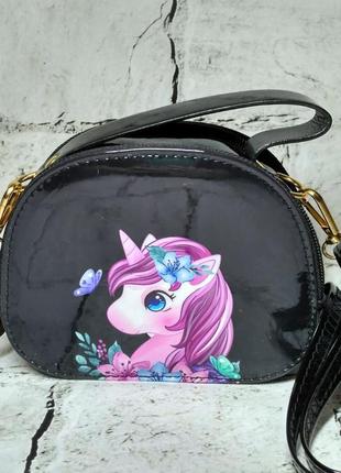 Сумочка детская лаковая единорог, черная