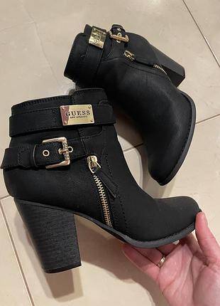 Стильные ботиночки казаки guess