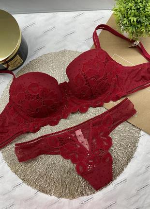 Комплект білизни від італійського бренду intimissimi