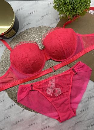 Комплект білизни від італійського бренду intimissimi