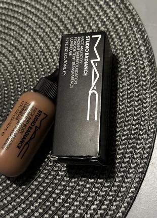 M.a.c.  studio radiance нова тональна основа для обличчя