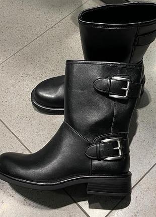 Ботінки сапожки зара zara з пряжками в ковбойському стилі