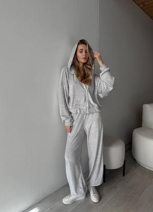 Женский костюм