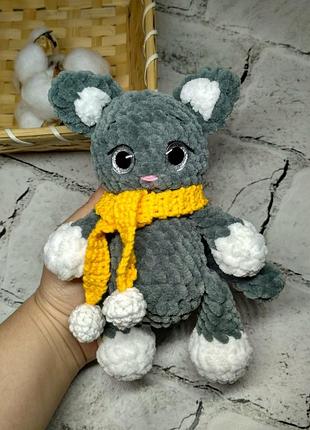 М'яка іграшка в'язана ручної роботи амігурумі котик з плюшу hand made 16 см