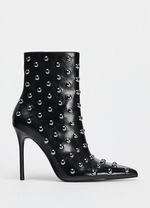 Ботинки женские черные с заклепками zara new