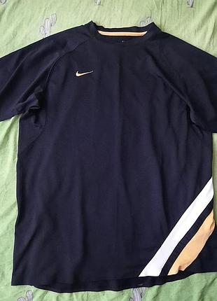 Чоловіча сплртивна футболка від nike оригінал
