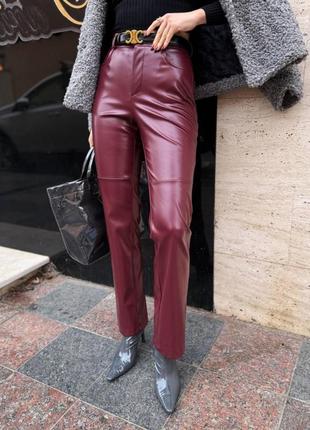 Вишневые брюки из эко кожи zara