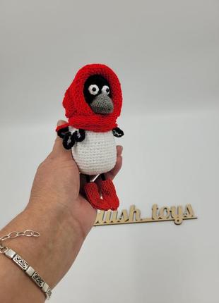 Мягкая вязаная игрушка сорока